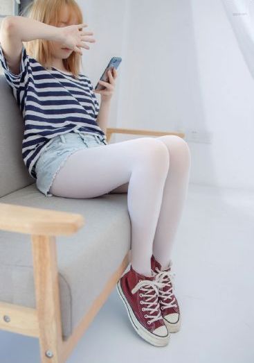 年轻漂亮的女教师6_在线观看免费电影