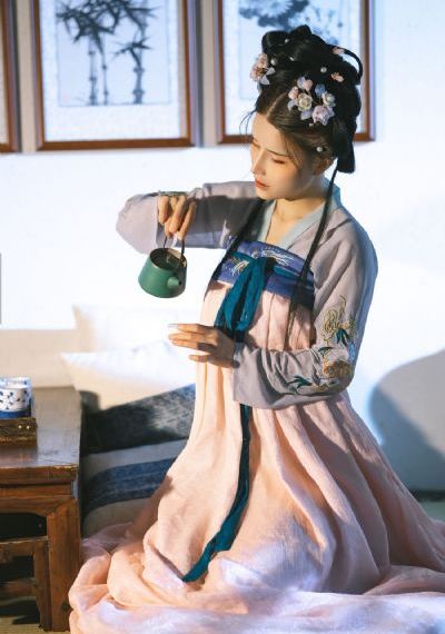 《家庭主妇的经销商》电影_BD国语高清完整版